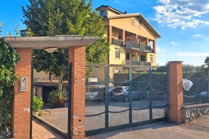 Giffoni V.p, ampio 3 vani con giardino e box