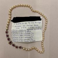 Collana in perle con rubini e oro bianco