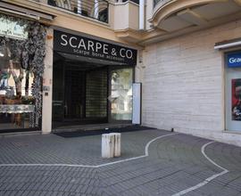 NEGOZIO A RICCIONE