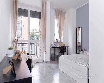 Stanza in appartamento di 120 m² a Corsico