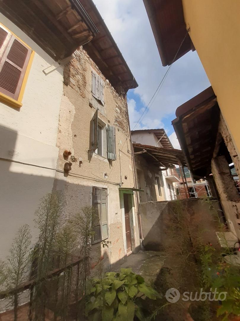 Vecchia casa centro storico da ristrutturare - Vista 3