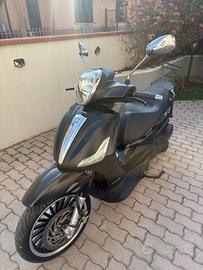 Beverly 300police perfetto, motore rifatto e altro