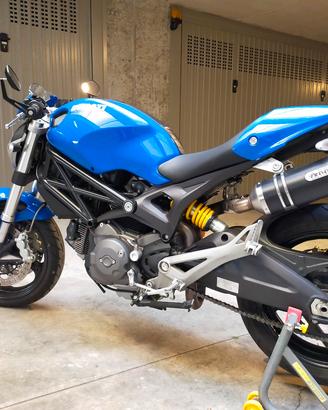 ducati Monster plus 696