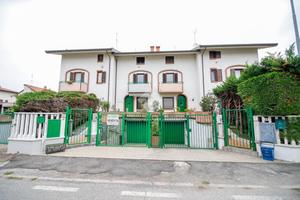 VILLA A SCHIERA A RIVAROLO CANAVESE
