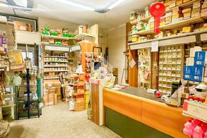 NEGOZIO A PESCHIERA BORROMEO