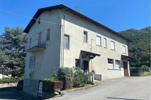 Orino, bilocale con giardino privato