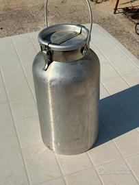 Bidone del latte antico e raro da collezione