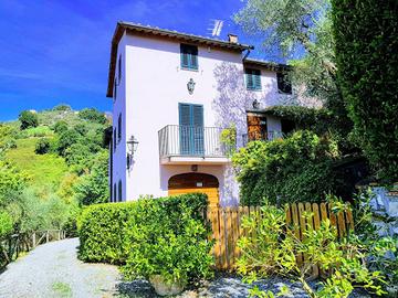 Rustico / Casale di 249 m² con più di 5 locali e b