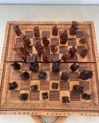 Scacchiera in legno intarsiato