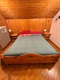 Letto con comodini