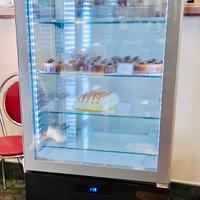 Vetrina Refrigerata Verticale SAGI per Pasticceria