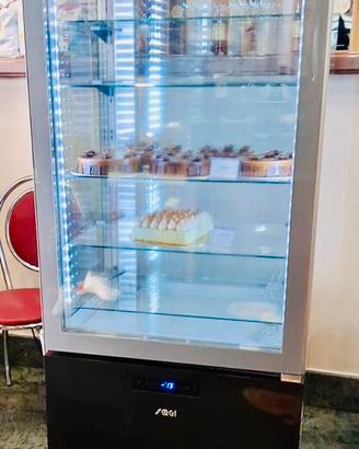 Vetrina Refrigerata Verticale SAGI per Pasticceria