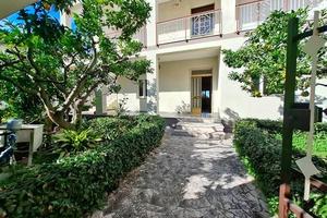 Villetta in bifamigliare luminosa con ampio giardi