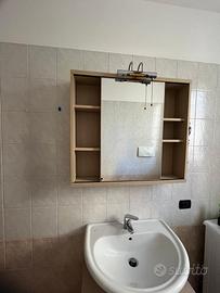 Mobile bagno completo con specchio e lavabo