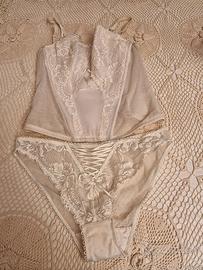 Bustier e mutandina stile sposa