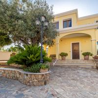Elegante villa con giardino