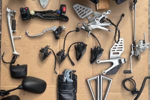 YAMAHA R6 (06/07) - MATERIALE VARIO