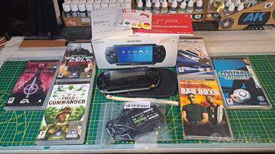 Lotto Sony PSP 1004 Fat Value Pack Boxata e 6 UMD 
