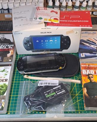 Lotto Sony PSP 1004 Fat Value Pack Boxata e 6 UMD 
