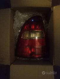 Faro posteriore sinistro Toyota corolla sw