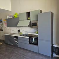 Cucina completa di elettrodomestici