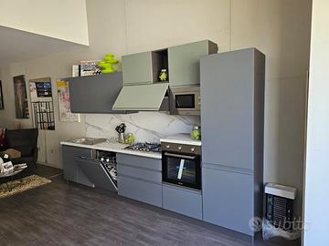 Cucina completa di elettrodomestici