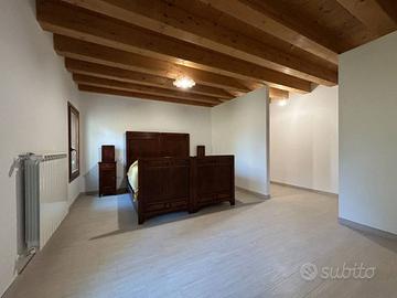 Villa di 200 m² con 5 locali e box auto doppio a Q