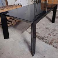 Tavolo nero allungabile in legno e vetro