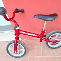bici rossa senza pedali