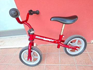 bici rossa senza pedali