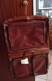 Porta abiti in pelle