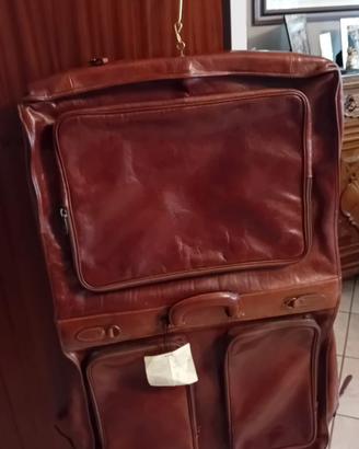 Porta abiti in pelle