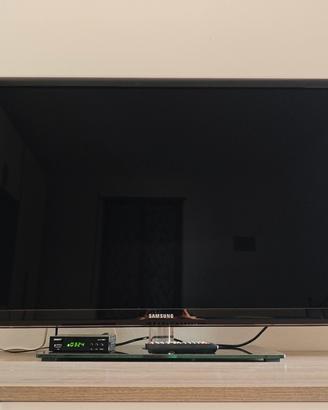 TV Samsung 46 pollici con decoder. Funzionante.