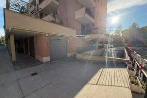 Casale nei / porte di roma - locale commerciale