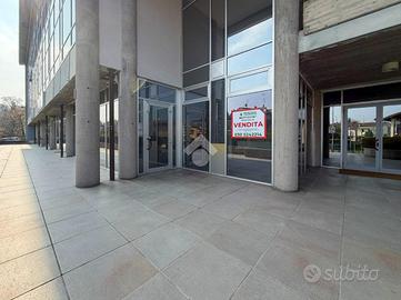 NEGOZIO A DESENZANO DEL GARDA