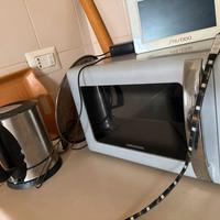 microonde e macchina per bollire