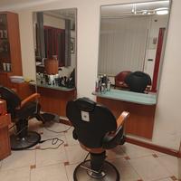 Arredamento negozio da parrucchiere 