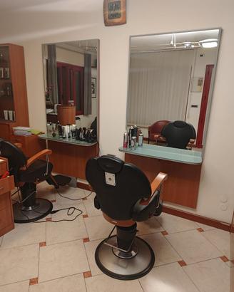 Arredamento negozio da parrucchiere 