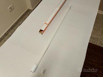 coppia neon  LED T8 Tubo 74Cm 10W = 25W/830 G13 10