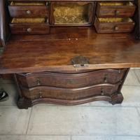 mobile antico in noce