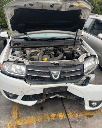 Dacia Sandero del 2016 per ricambi
