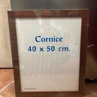 Cornice in legno con vetro