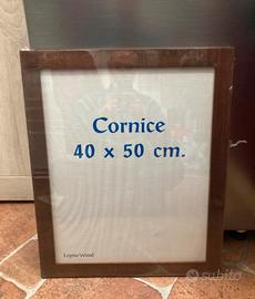 Cornice in legno con vetro