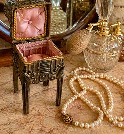 Antico scrigno art déco porta gioie con scoiattolo