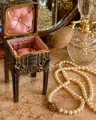 Antico scrigno art déco porta gioie con scoiattolo