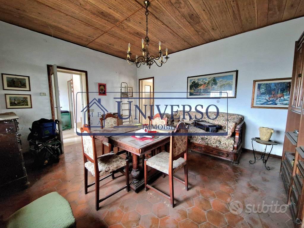 Villa di 450 m² con più di 5 locali e box auto a V - Altro