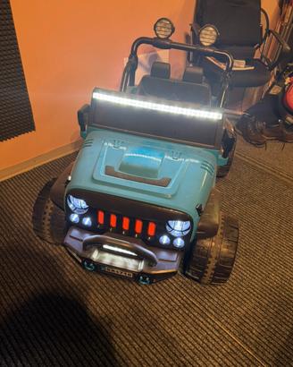 Auto off-road a 2 posti con batteria al litio 12v