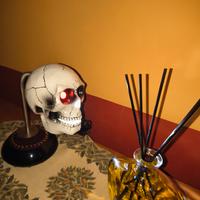 lampada a forma di teschio 