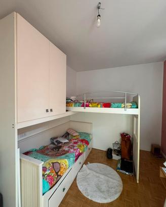 Parete cameretta con letto a soppalco