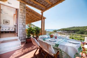 Isola d'Elba Fetovaia vista mare spiaggia a piedi